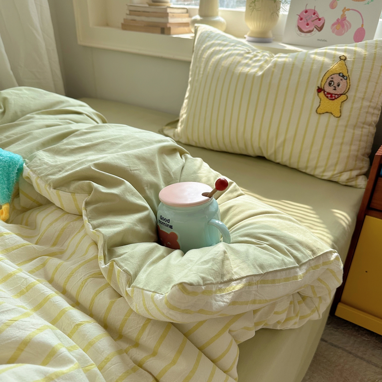 91家纺网 家纺一手货源 找家纺 慕尚家纺 2026春夏新款色织水洗棉毛巾绣四件套 小星人