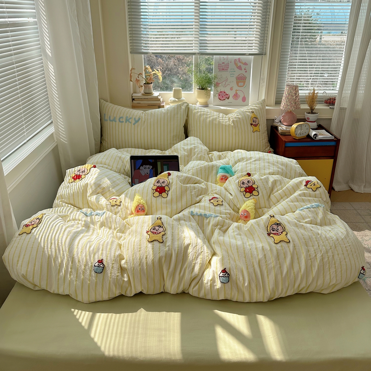 91家纺网 家纺一手货源 找家纺 慕尚家纺 2026春夏新款色织水洗棉毛巾绣四件套 小星人