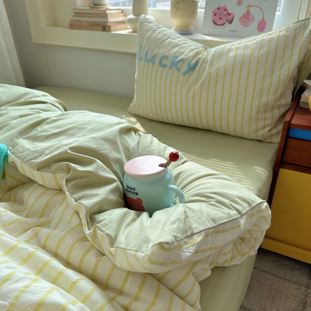 91家纺网 家纺一手货源 找家纺 慕尚家纺 2026春夏新款色织水洗棉毛巾绣四件套 小星人