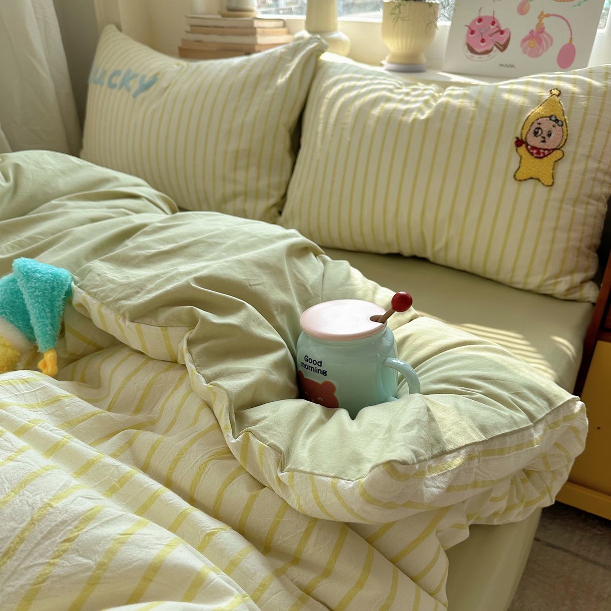 91家纺网 家纺一手货源 找家纺 慕尚家纺 2026春夏新款色织水洗棉毛巾绣四件套 小星人