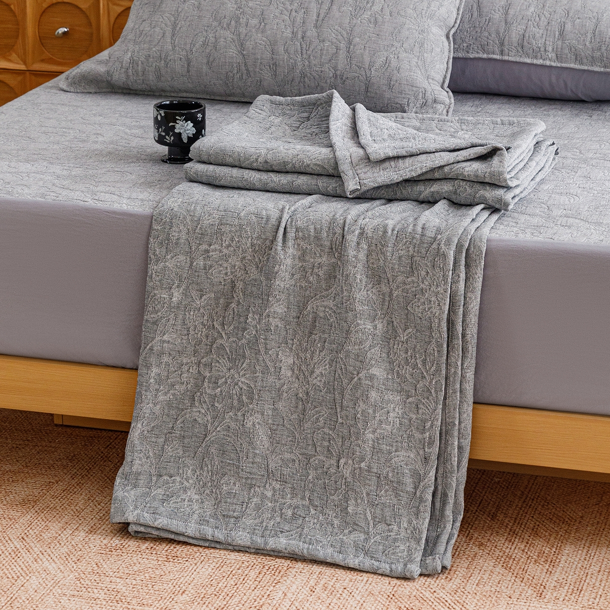 91家纺网 家纺一手货源 找家纺 悦然毛巾被 2026新款全棉三层纱加厚夏被四件套毛巾床笠盖毯毛毯枕套夏凉被空调被 雾花织梦