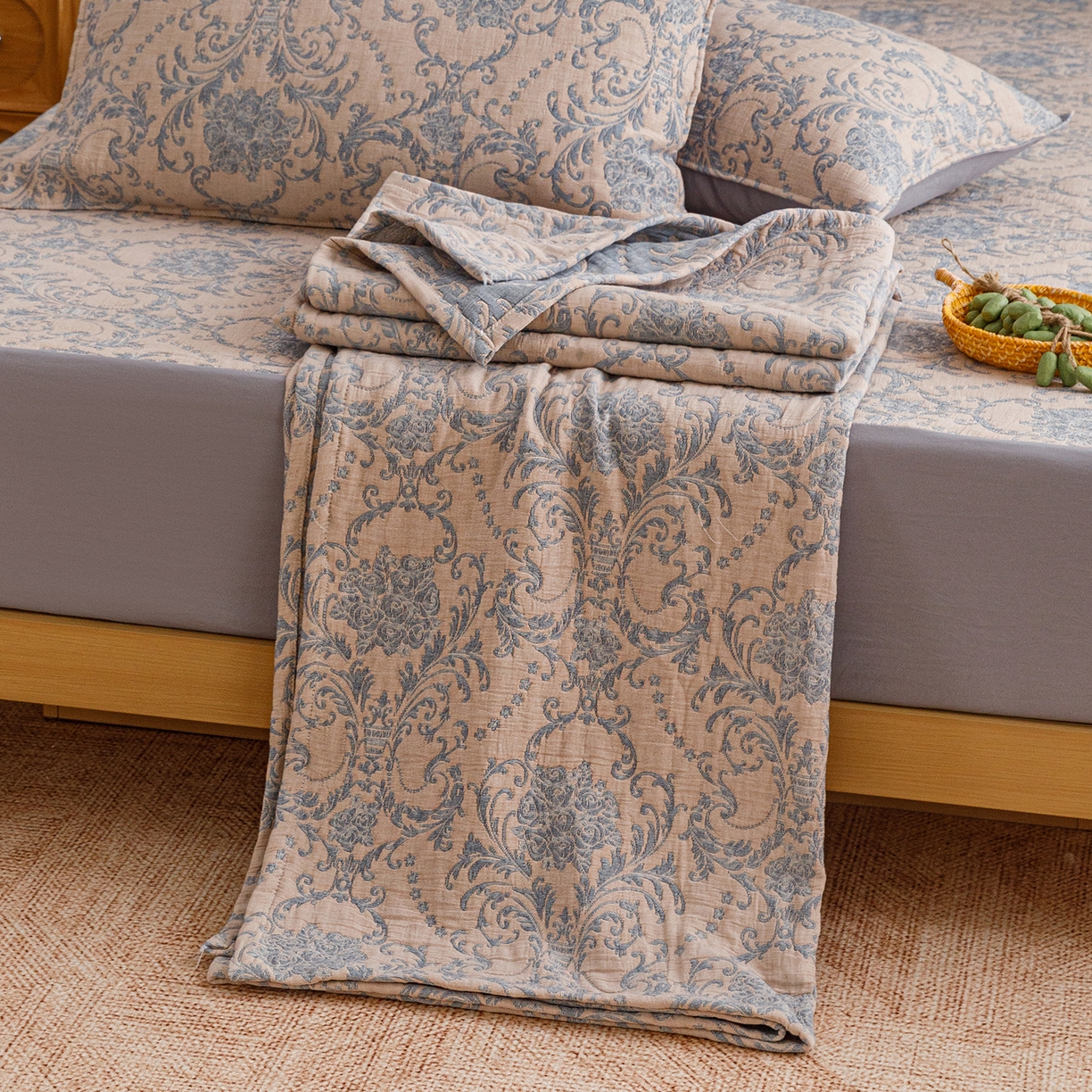 91家纺网 家纺一手货源 找家纺 悦然毛巾被 2026新款全棉三层纱加厚夏被四件套毛巾床笠盖毯毛毯枕套夏凉被空调被 欧韵