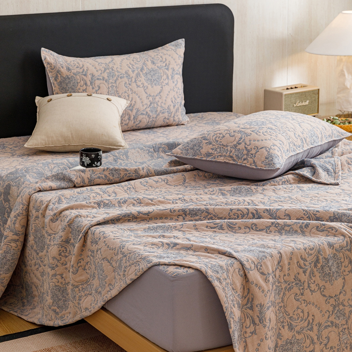 91家纺网 家纺一手货源 找家纺 悦然毛巾被 2026新款全棉三层纱加厚夏被四件套毛巾床笠盖毯毛毯枕套夏凉被空调被 欧韵