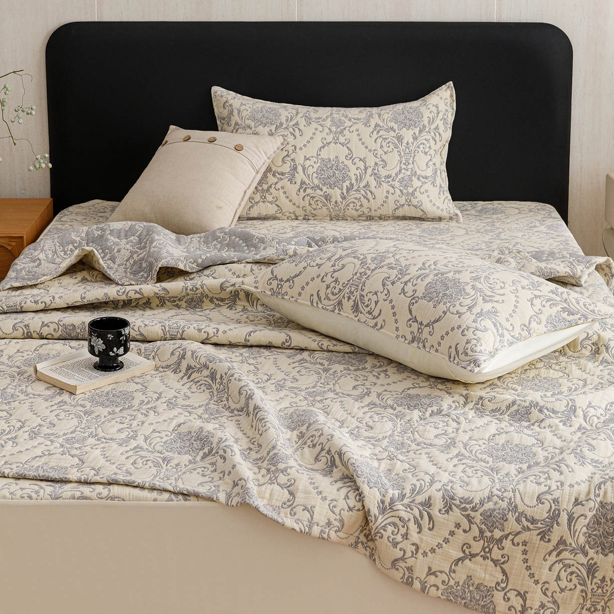 91家纺网 家纺一手货源 找家纺 悦然毛巾被 2026新款全棉三层纱加厚夏被四件套毛巾床笠盖毯毛毯枕套夏凉被空调被 欧韵米白