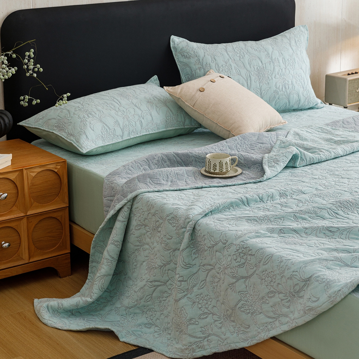 91家纺网 家纺一手货源 找家纺 悦然毛巾被 2026新款全棉三层纱加厚夏被四件套毛巾床笠盖毯毛毯枕套夏凉被空调被 花织流年蓝