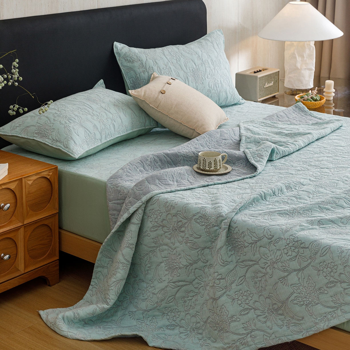 91家纺网 家纺一手货源 找家纺 悦然毛巾被 2026新款全棉三层纱加厚夏被四件套毛巾床笠盖毯毛毯枕套夏凉被空调被 花织流年蓝