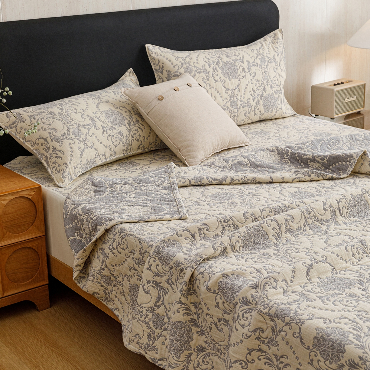 91家纺网 家纺一手货源 找家纺 悦然毛巾被 2026新款全棉三层纱加厚夏被四件套毛巾床笠盖毯毛毯枕套夏凉被空调被 欧韵米白