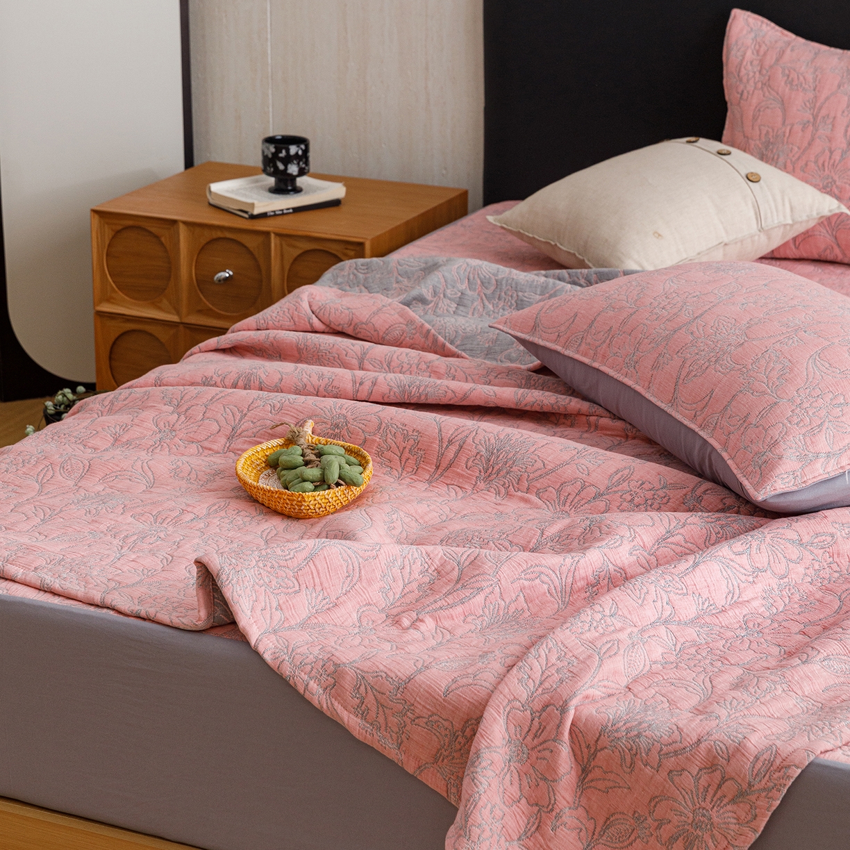 91家纺网 家纺一手货源 找家纺 悦然毛巾被 2026新款全棉三层纱加厚夏被四件套毛巾床笠盖毯毛毯枕套夏凉被空调被 雾花豆纱