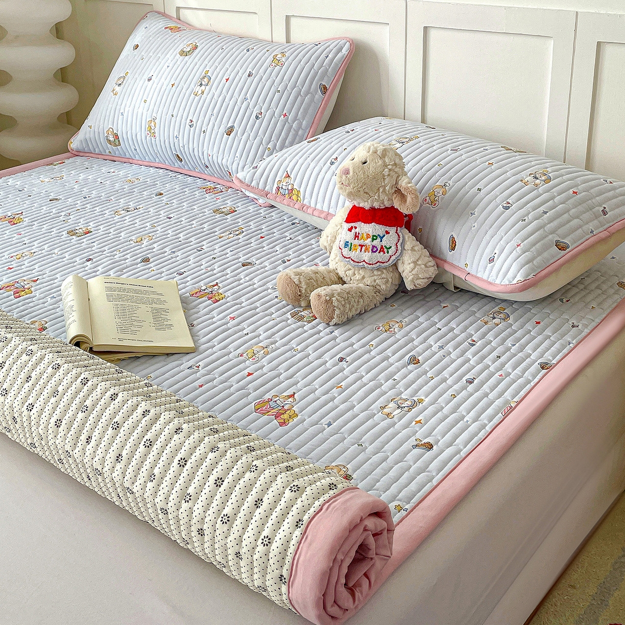 91家纺网 家纺一手货源 找家纺 纽缦家纺 2026新款A类105g仿棉古法水洗棉床垫 安琪拉