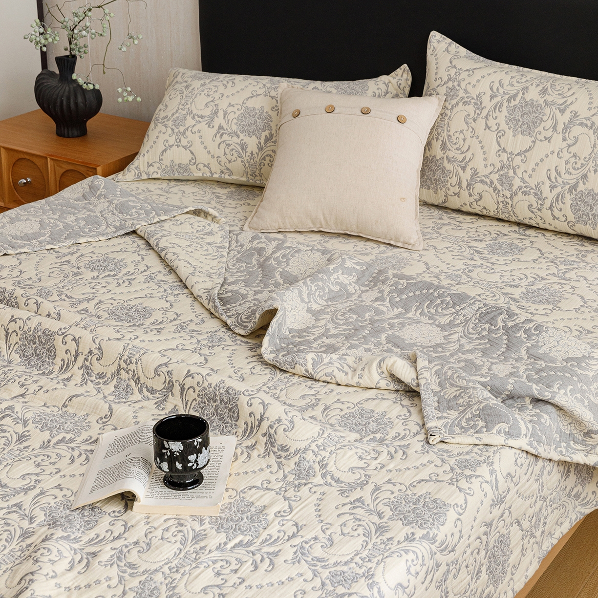 91家纺网 家纺一手货源 找家纺 悦然毛巾被 2026新款全棉三层纱加厚夏被四件套毛巾床笠盖毯毛毯枕套夏凉被空调被 欧韵米白