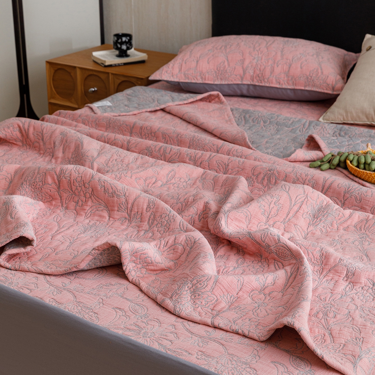 91家纺网 家纺一手货源 找家纺 悦然毛巾被 2026新款全棉三层纱加厚夏被四件套毛巾床笠盖毯毛毯枕套夏凉被空调被 雾花豆纱