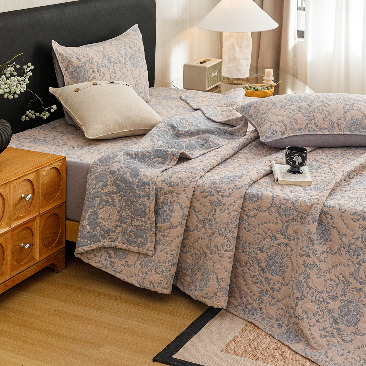 91家纺网 家纺一手货源 找家纺 悦然毛巾被 2026新款全棉三层纱加厚夏被四件套毛巾床笠盖毯毛毯枕套夏凉被空调被 欧韵