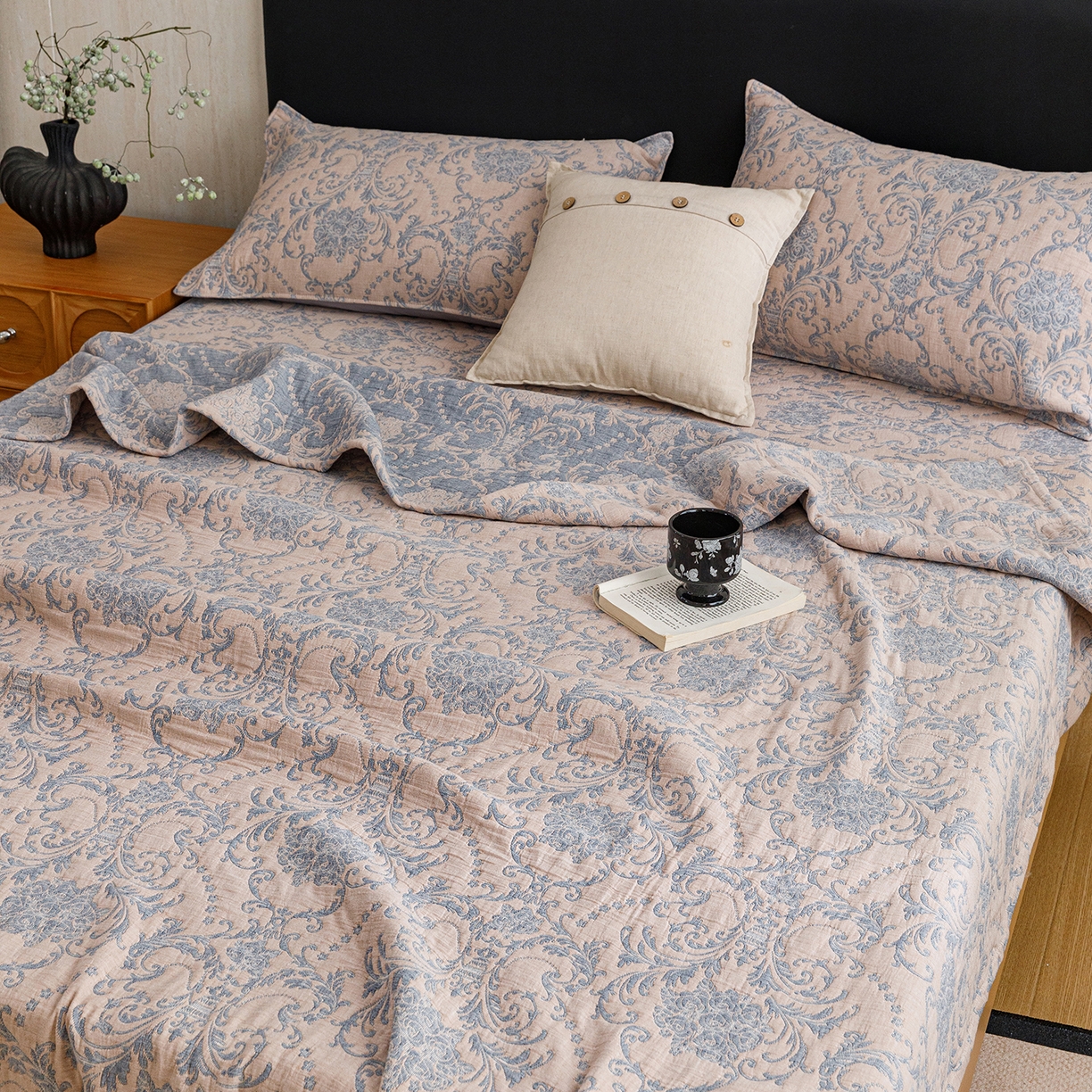 91家纺网 家纺一手货源 找家纺 悦然毛巾被 2026新款全棉三层纱加厚夏被四件套毛巾床笠盖毯毛毯枕套夏凉被空调被 欧韵