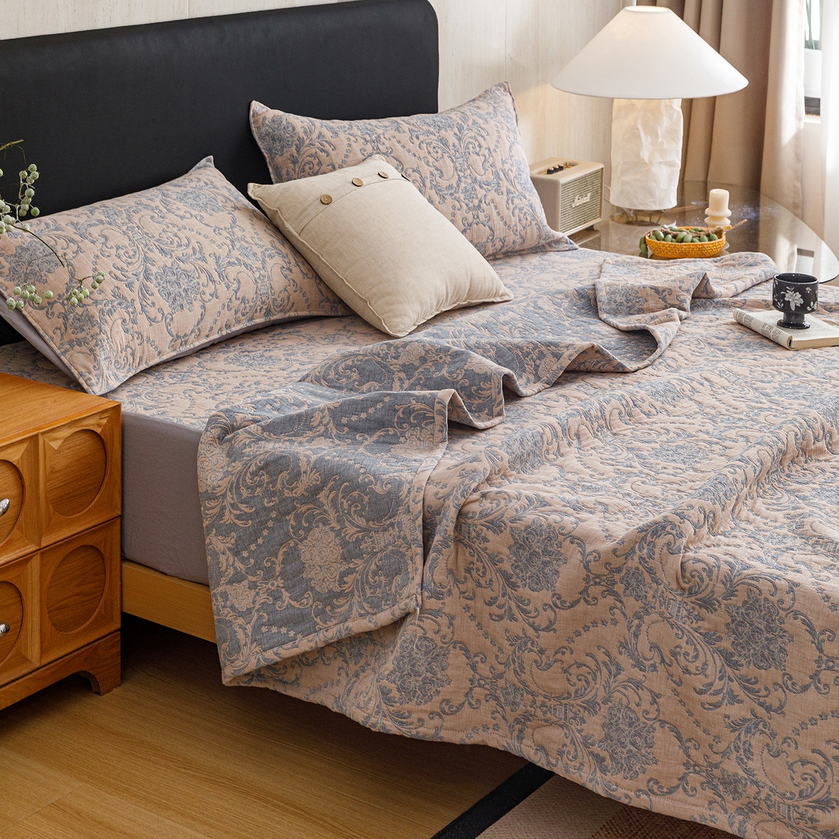 91家纺网 家纺一手货源 找家纺 悦然毛巾被 2026新款全棉三层纱加厚夏被四件套毛巾床笠盖毯毛毯枕套夏凉被空调被 欧韵