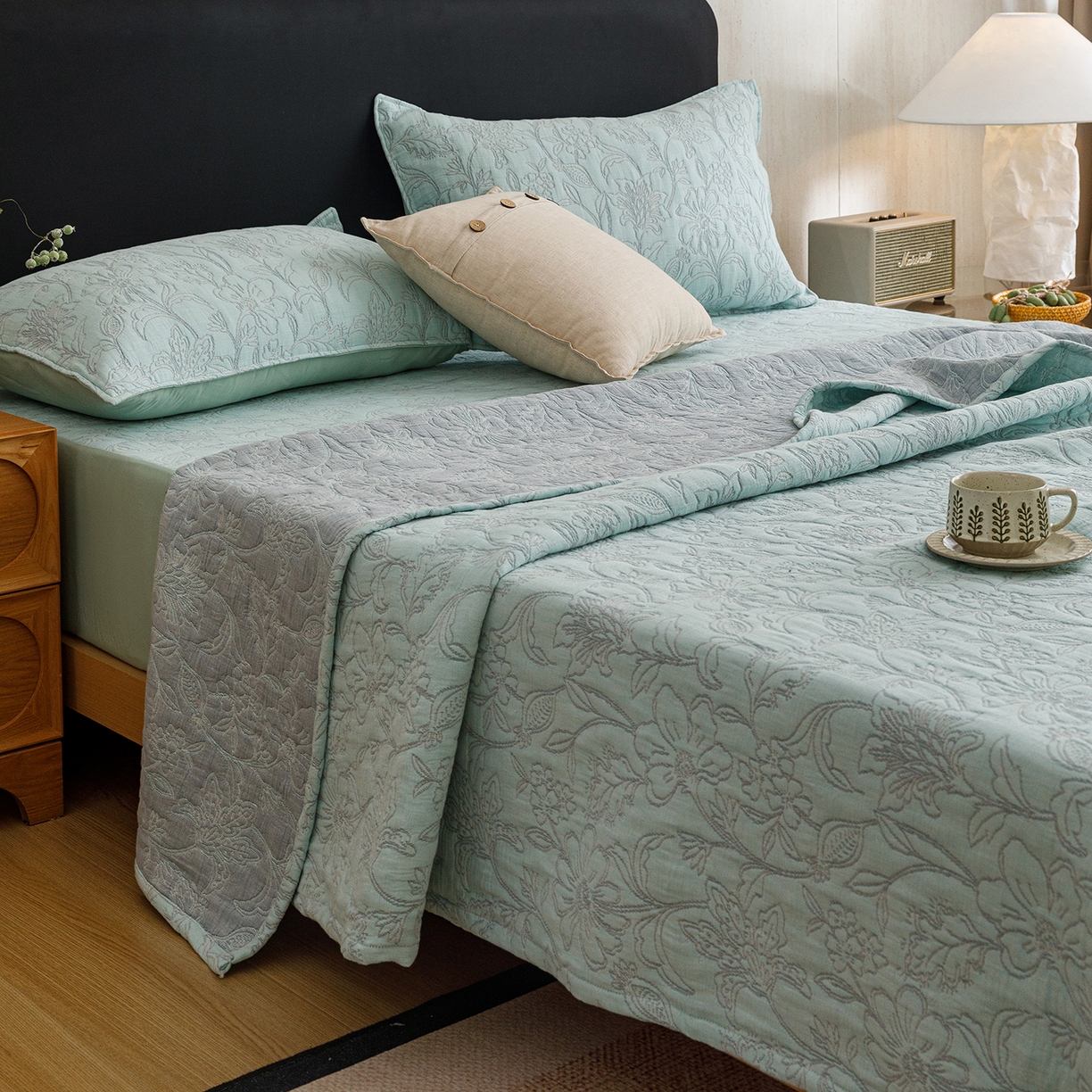 91家纺网 家纺一手货源 找家纺 悦然毛巾被 2026新款全棉三层纱加厚夏被四件套毛巾床笠盖毯毛毯枕套夏凉被空调被 花织流年蓝