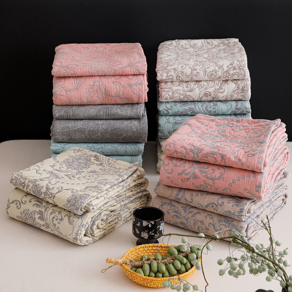 91家纺网 家纺一手货源 找家纺 悦然毛巾被 2026新款全棉三层纱加厚夏被四件套毛巾床笠盖毯毛毯枕套夏凉被空调被 组合图仅供展示-不可下单