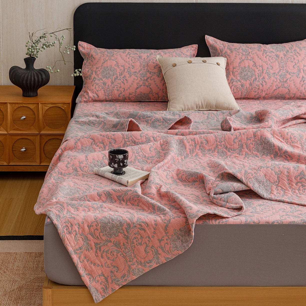 91家纺网 家纺一手货源 找家纺 悦然毛巾被 2026新款全棉三层纱加厚夏被四件套毛巾床笠盖毯毛毯枕套夏凉被空调被 欧韵粉