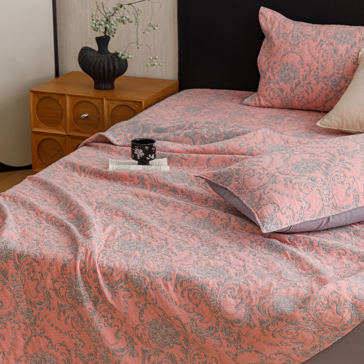 91家纺网 家纺一手货源 找家纺 悦然毛巾被 2026新款全棉三层纱加厚夏被四件套毛巾床笠盖毯毛毯枕套夏凉被空调被 欧韵粉