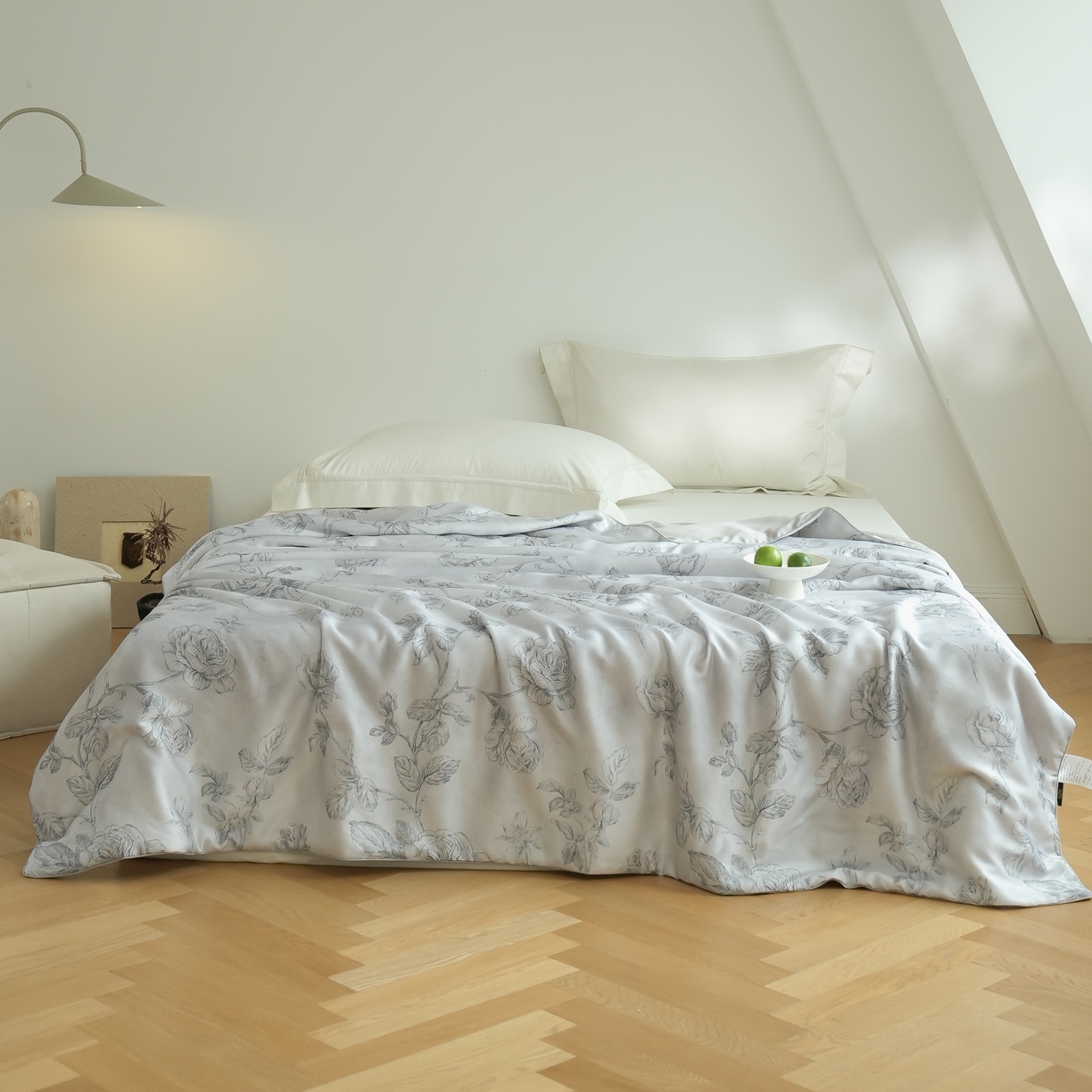 91家纺网 家纺一手货源 找家纺 沐晴家纺 2026新款春夏数码印花兰精天丝夏被空调被 夏洛-灰