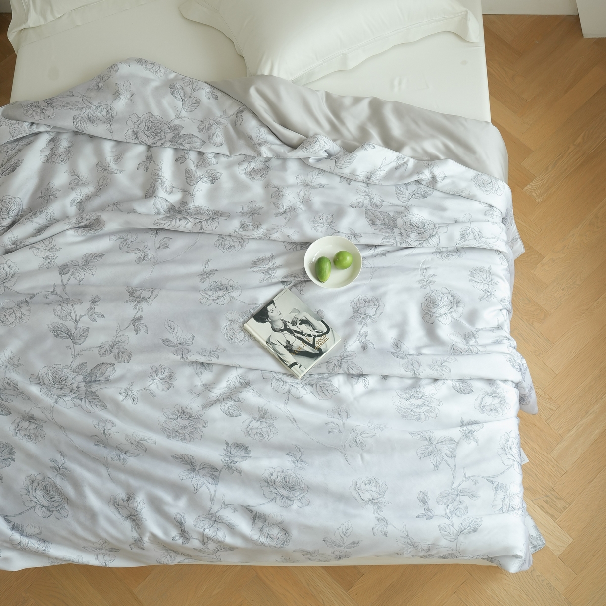 91家纺网 家纺一手货源 找家纺 沐晴家纺 2026新款春夏数码印花兰精天丝夏被空调被 夏洛-灰