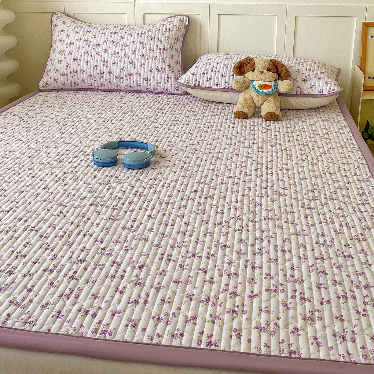 91家纺网 家纺一手货源 找家纺 纽缦家纺 2026新款A类105g仿棉古法水洗棉床垫 波影紫