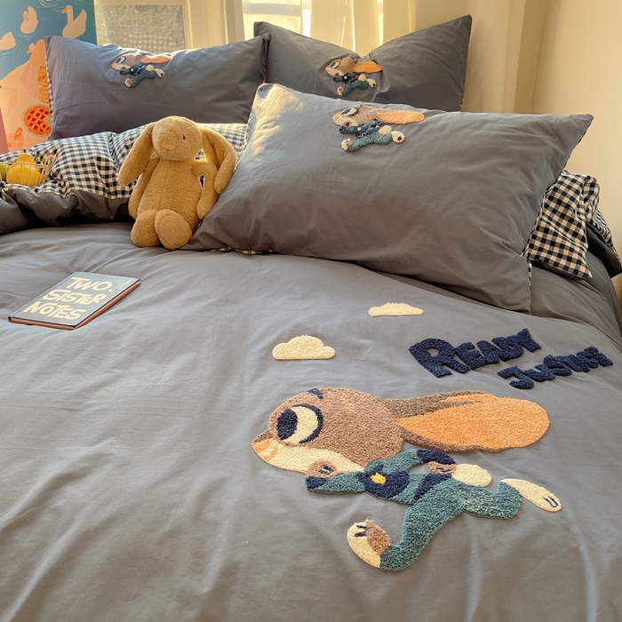 91家纺网 家纺一手货源 找家纺 慕尚家纺 2026春夏新款色织水洗棉毛巾绣四件套 朱迪