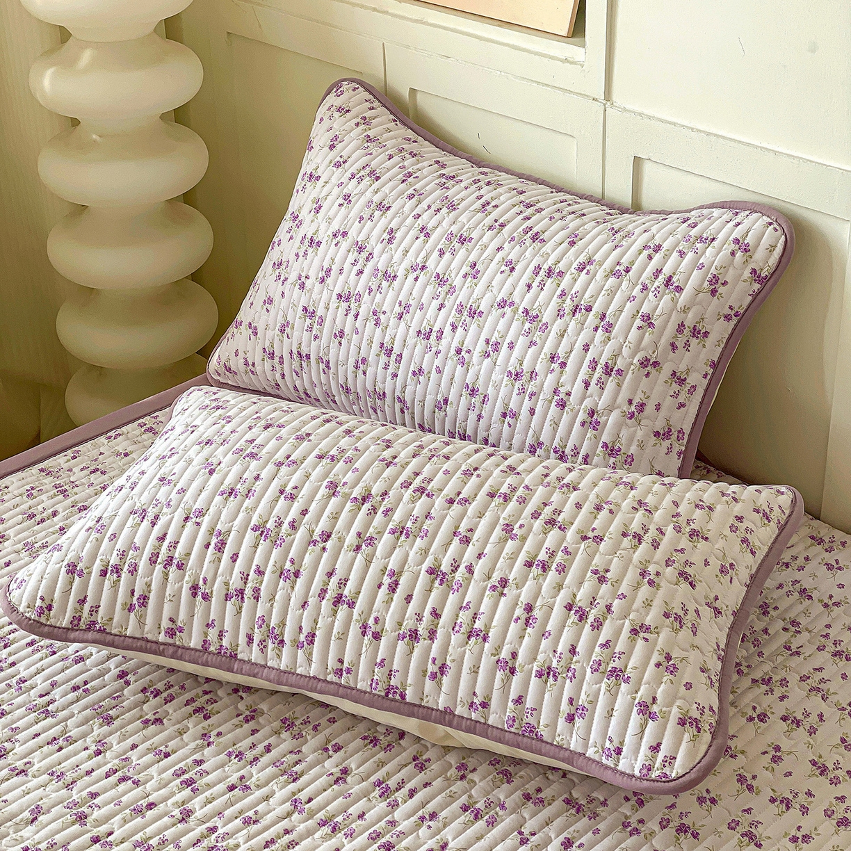 91家纺网 家纺一手货源 找家纺 纽缦家纺 2026新款A类105g仿棉古法水洗棉床垫 波影紫