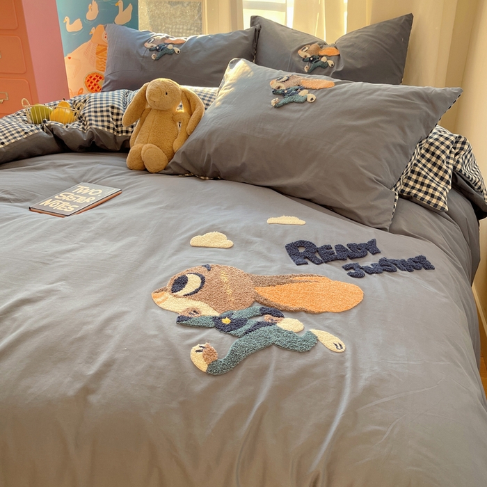 91家纺网 家纺一手货源 找家纺 慕尚家纺 2026春夏新款色织水洗棉毛巾绣四件套 朱迪