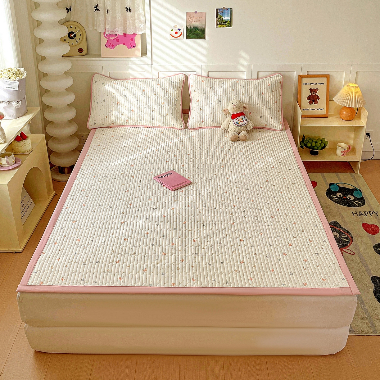 91家纺网 家纺一手货源 找家纺 纽缦家纺 2026新款A类105g仿棉古法水洗棉床垫 彩蝶红