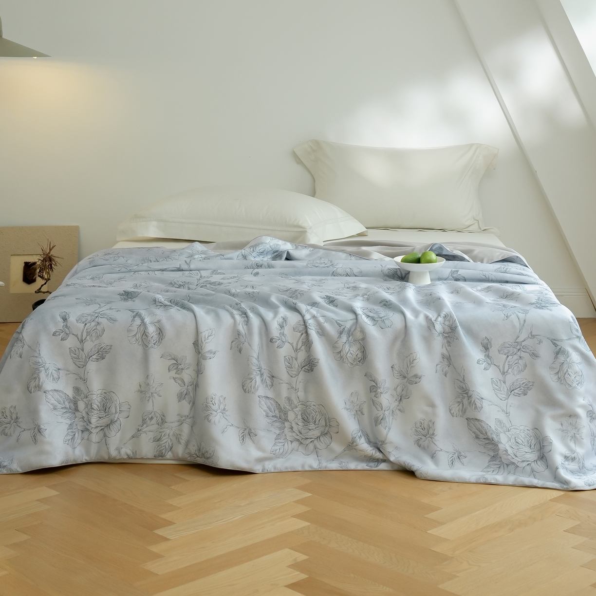 91家纺网 家纺一手货源 找家纺 沐晴家纺 2026新款春夏数码印花兰精天丝夏被空调被 夏洛-蓝