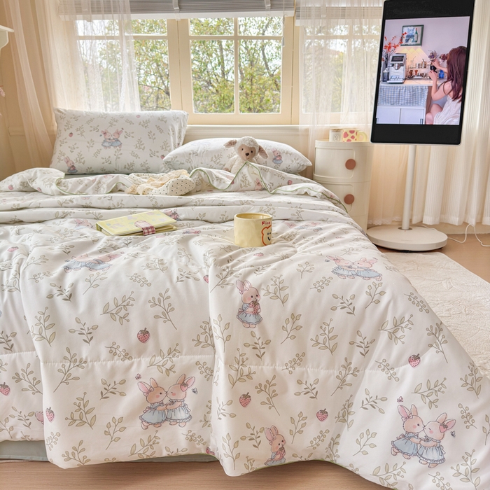 91家纺网 家纺一手货源 找家纺 梦舒阳家纺 2026新款仿棉夏凉被古法水洗棉夏被空调被跑量款 兔兔闺蜜