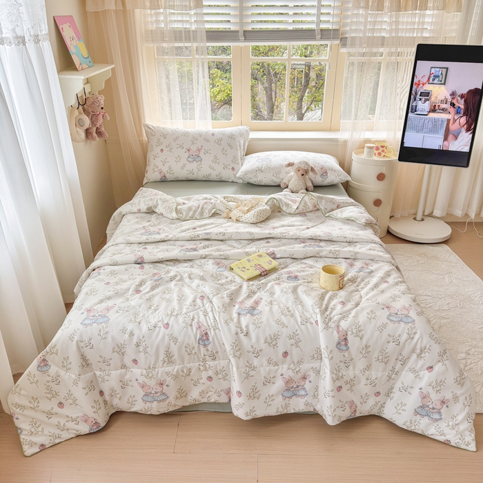 91家纺网 家纺一手货源 找家纺 梦舒阳家纺 2026新款仿棉夏凉被古法水洗棉夏被空调被跑量款 兔兔闺蜜