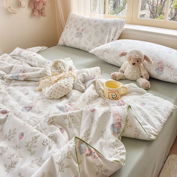 91家纺网 家纺一手货源 找家纺 梦舒阳家纺 2026新款仿棉夏凉被古法水洗棉夏被空调被跑量款 兔兔闺蜜