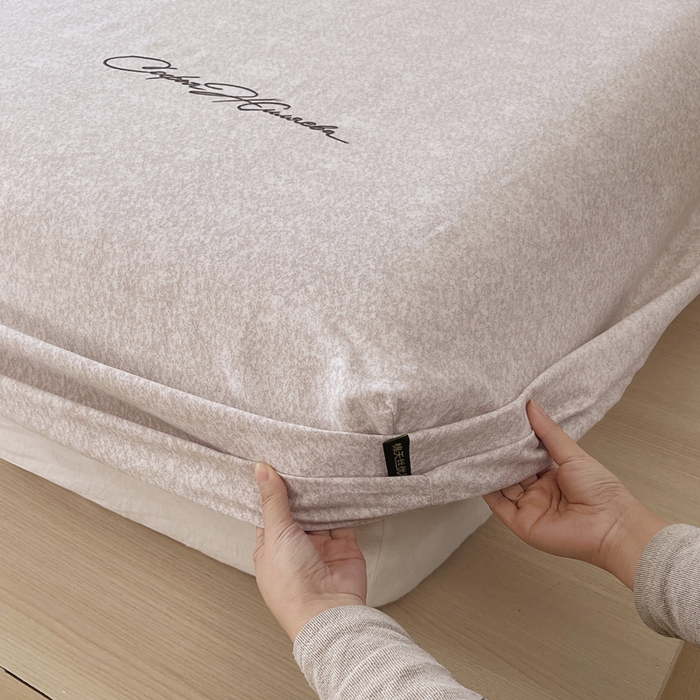 91家纺网 家纺一手货源 找家纺 春皖家纺 2026春夏新款天丝棉刺绣单床笠 床笠单件 曼妮-云褐色