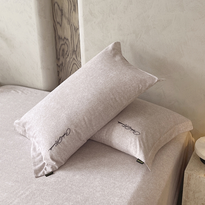 91家纺网 家纺一手货源 找家纺 春皖家纺 2026春夏新款天丝棉刺绣单枕套 枕套单件 曼妮-云褐色