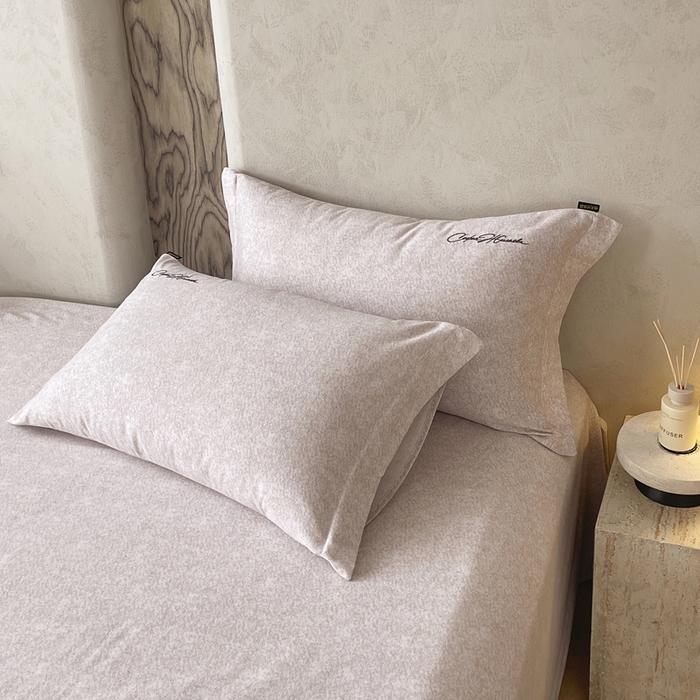 91家纺网 家纺一手货源 找家纺 春皖家纺 2026春夏新款天丝棉刺绣单枕套 枕套单件 曼妮-云褐色