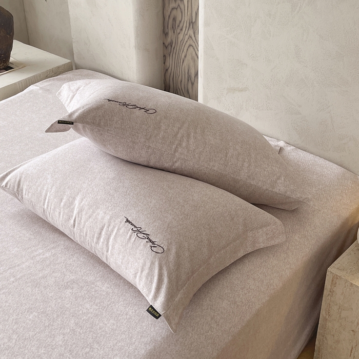 91家纺网 家纺一手货源 找家纺 春皖家纺 2026春夏新款天丝棉刺绣单枕套 枕套单件 曼妮-云褐色