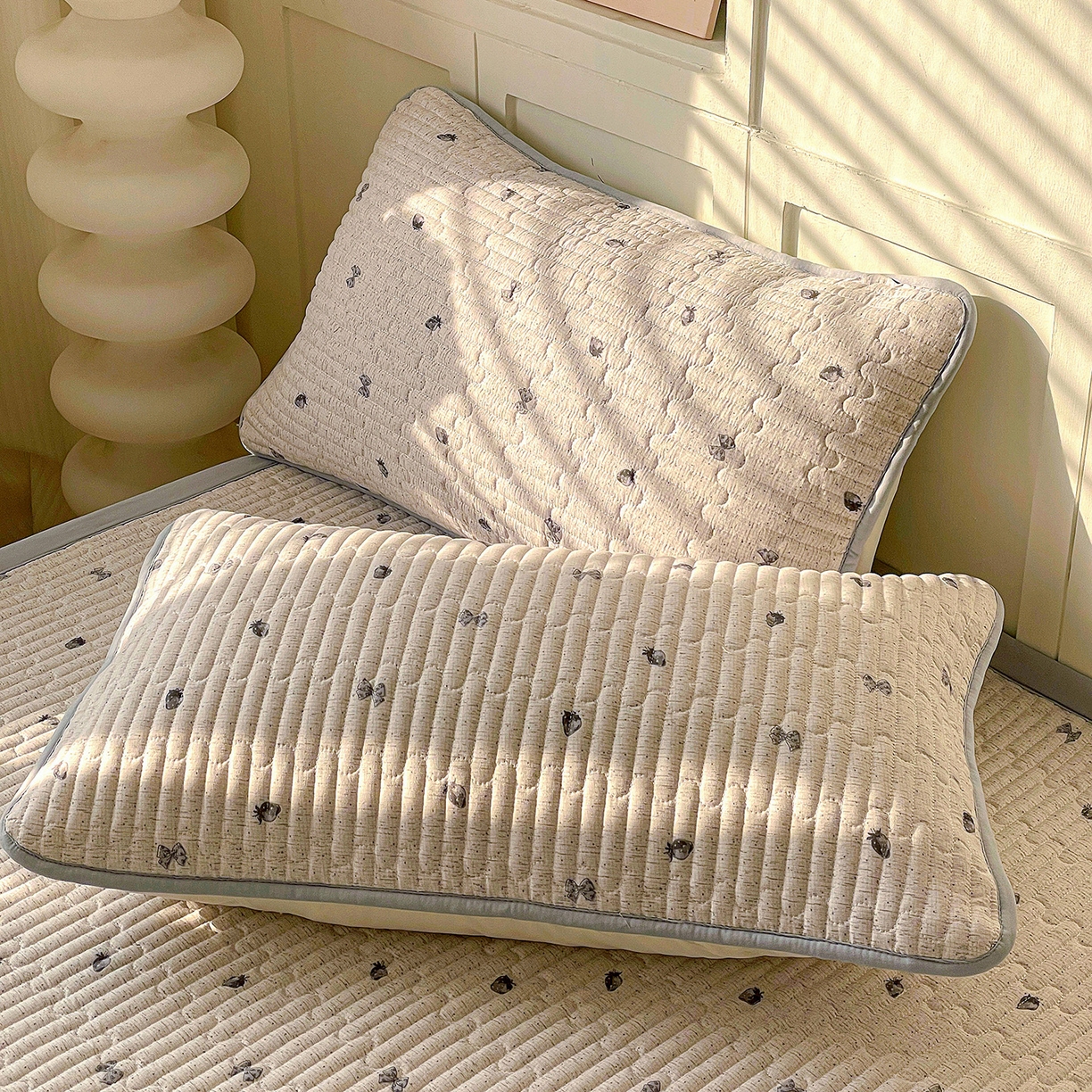 91家纺网 家纺一手货源 找家纺 纽缦家纺 2026新款A类105g仿棉古法水洗棉床垫 初春灰