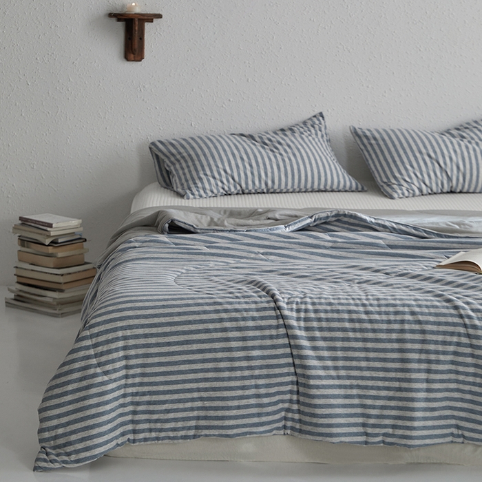 91家纺网 家纺一手货源 找家纺 春皖家纺 （提供买家秀）2026新款A类全棉针织凉感夏被 烟蓝中条