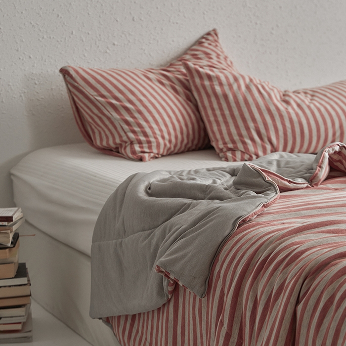 91家纺网 家纺一手货源 找家纺 春皖家纺 （提供买家秀）2026新款A类全棉针织凉感夏被 棕红中条