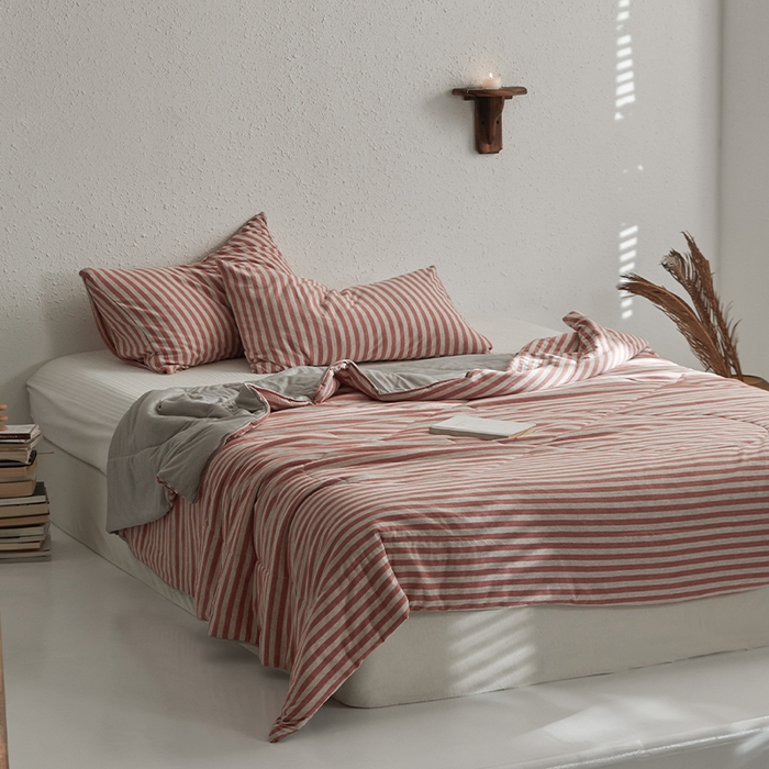 91家纺网 家纺一手货源 找家纺 春皖家纺 （提供买家秀）2026新款A类全棉针织凉感夏被 棕红中条