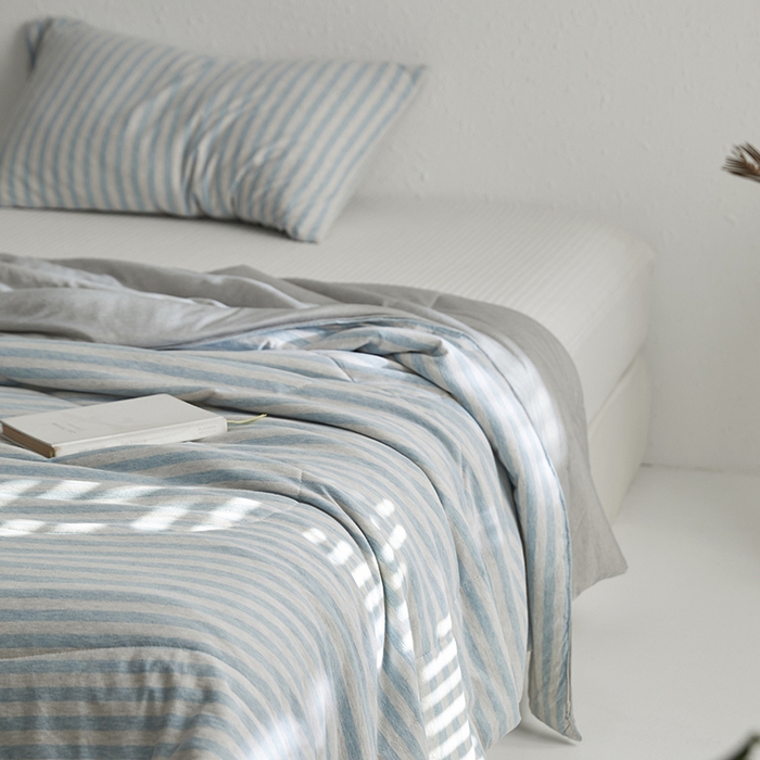 91家纺网 家纺一手货源 找家纺 春皖家纺 （提供买家秀）2026新款A类全棉针织凉感夏被 水蓝中条