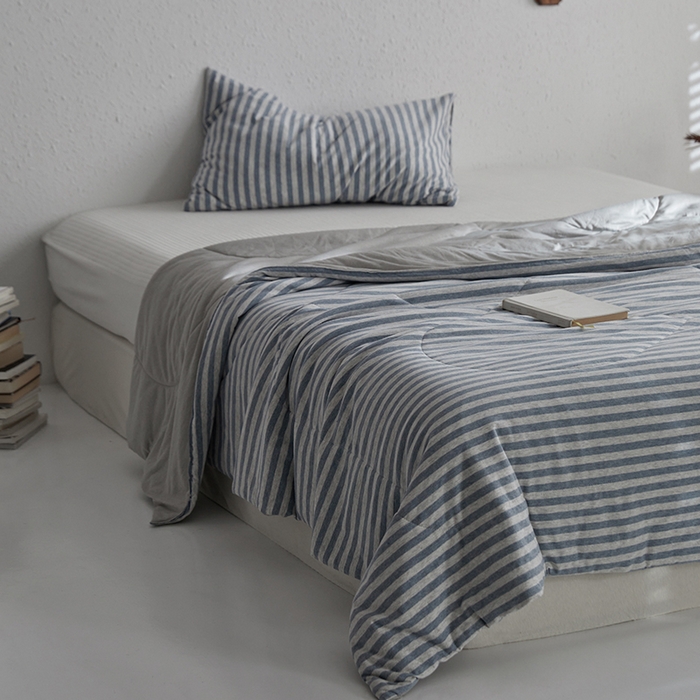 91家纺网 家纺一手货源 找家纺 春皖家纺 （提供买家秀）2026新款A类全棉针织凉感夏被 烟蓝中条