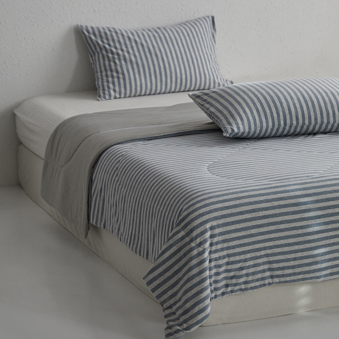 91家纺网 家纺一手货源 找家纺 春皖家纺 （提供买家秀）2026新款A类全棉针织凉感夏被 烟蓝中条