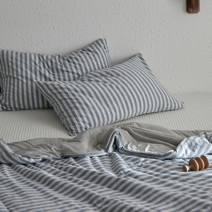 91家纺网 家纺一手货源 找家纺 春皖家纺 （提供买家秀）2026新款A类全棉针织凉感夏被 烟蓝中条