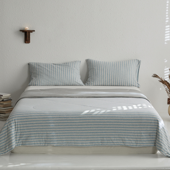 91家纺网 家纺一手货源 找家纺 春皖家纺 （提供买家秀）2026新款A类全棉针织凉感夏被 水蓝中条