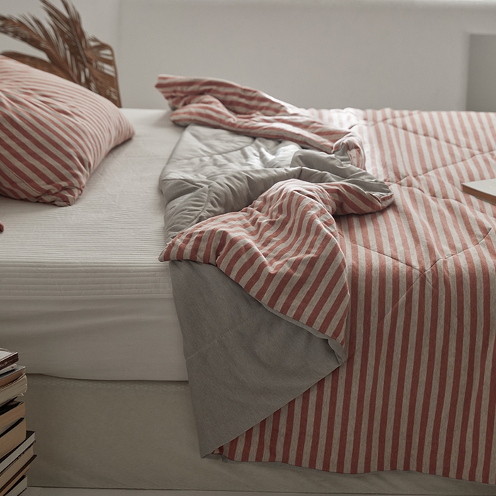 91家纺网 家纺一手货源 找家纺 春皖家纺 （提供买家秀）2026新款A类全棉针织凉感夏被 棕红中条