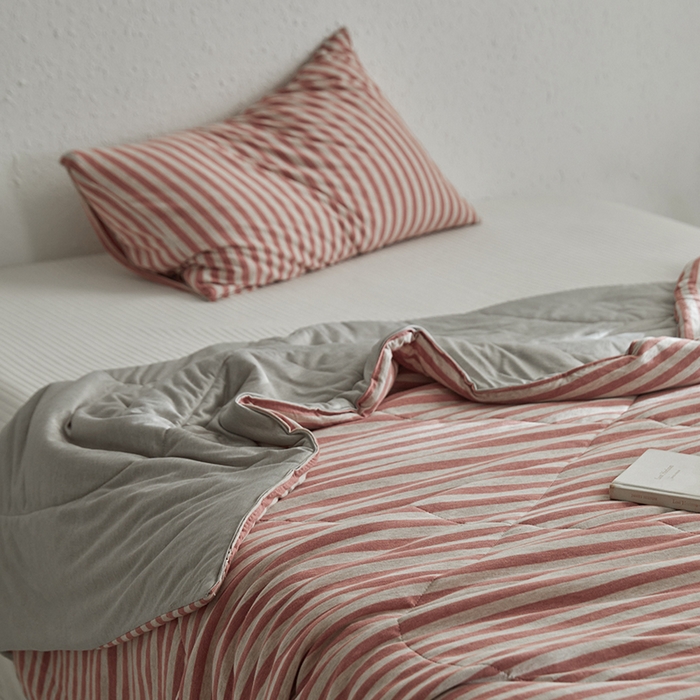 91家纺网 家纺一手货源 找家纺 春皖家纺 （提供买家秀）2026新款A类全棉针织凉感夏被 棕红中条