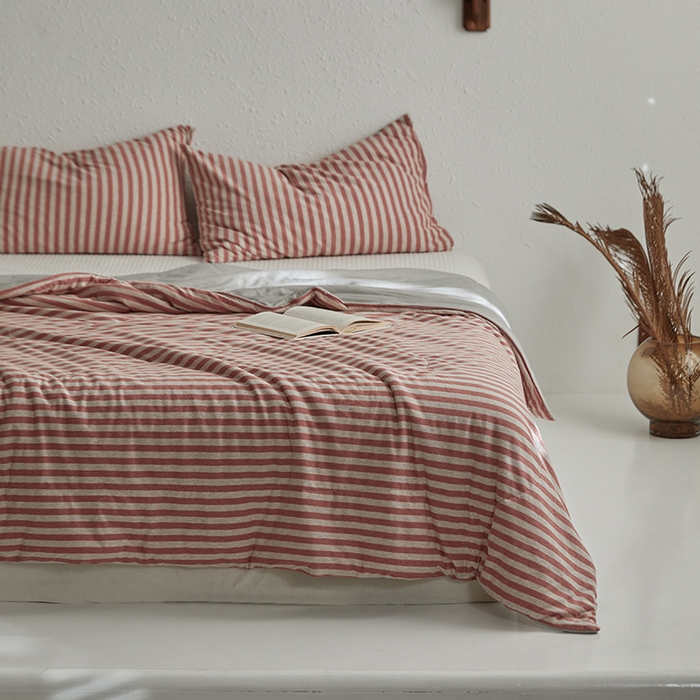 91家纺网 家纺一手货源 找家纺 春皖家纺 （提供买家秀）2026新款A类全棉针织凉感夏被 棕红中条