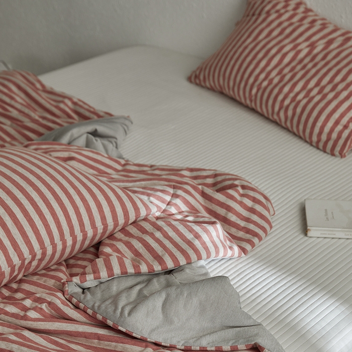 91家纺网 家纺一手货源 找家纺 春皖家纺 （提供买家秀）2026新款A类全棉针织凉感夏被 棕红中条